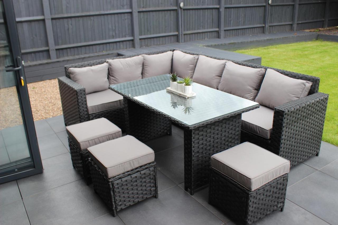 Modern Spacious House - Sleeps 16, Free Parking, Sun Terrace Nuneaton Eksteriør billede