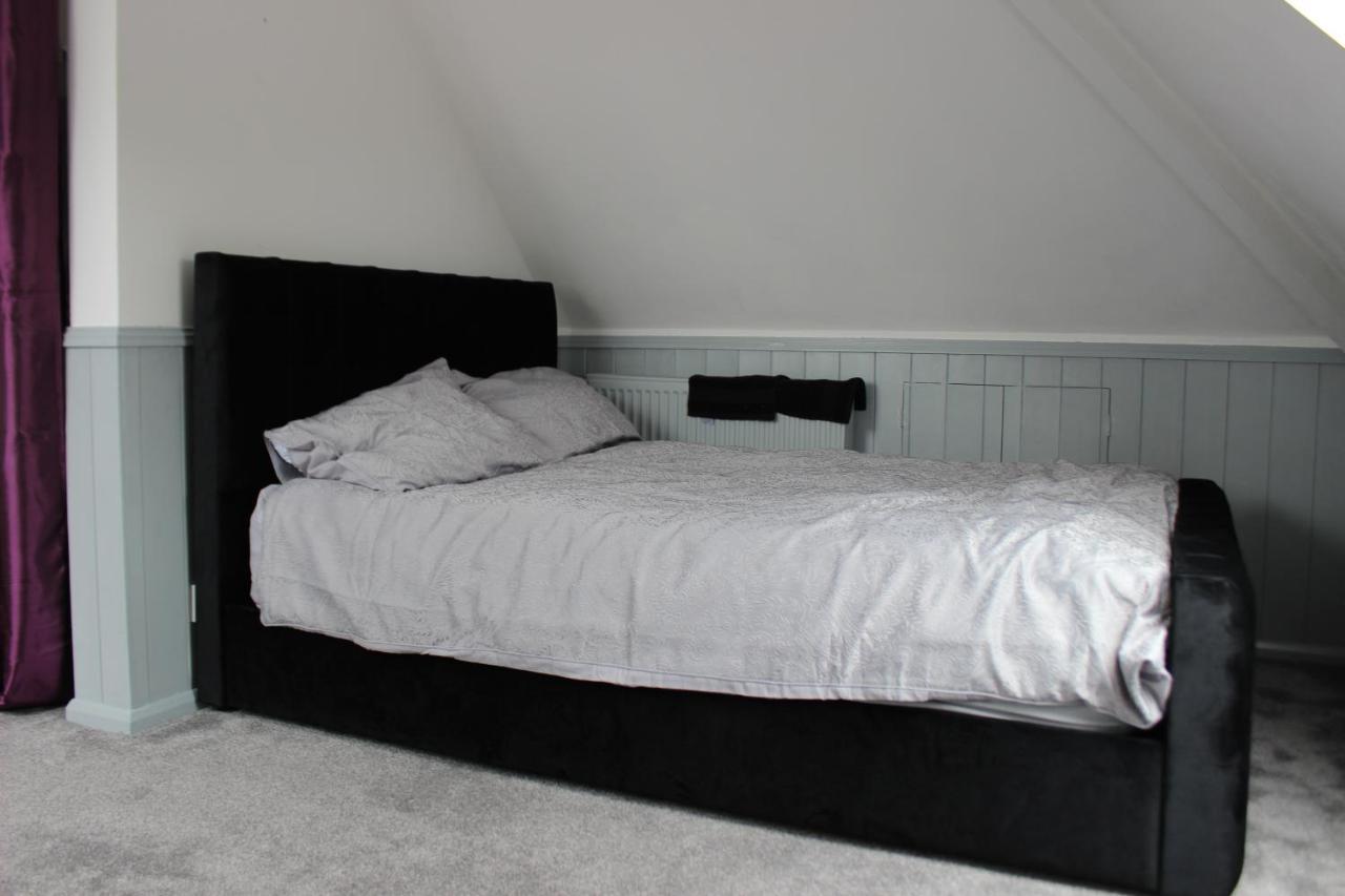 Modern Spacious House - Sleeps 16, Free Parking, Sun Terrace Nuneaton Eksteriør billede