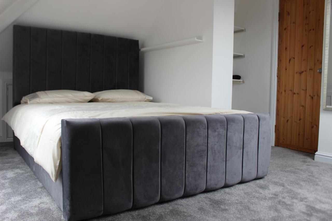 Modern Spacious House - Sleeps 16, Free Parking, Sun Terrace Nuneaton Eksteriør billede