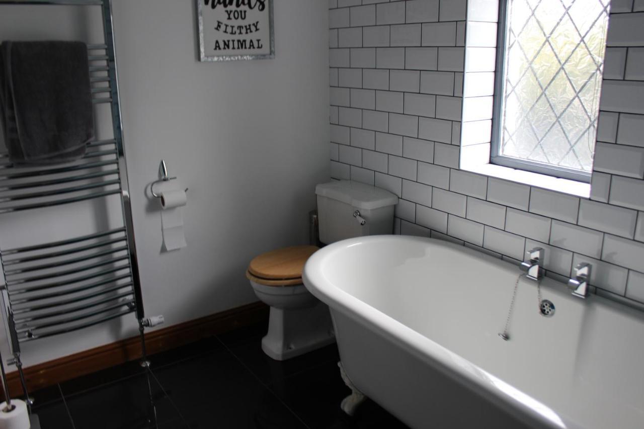 Modern Spacious House - Sleeps 16, Free Parking, Sun Terrace Nuneaton Eksteriør billede