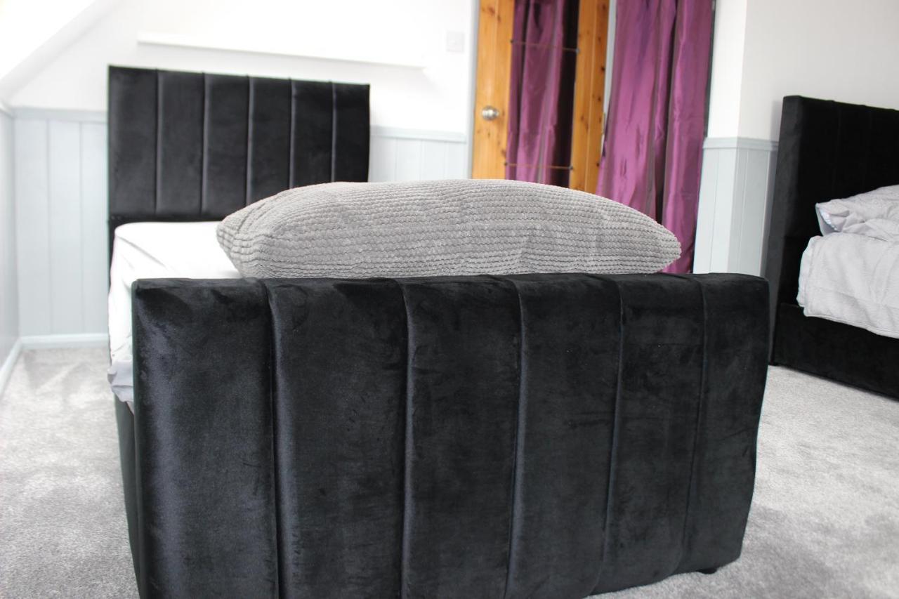 Modern Spacious House - Sleeps 16, Free Parking, Sun Terrace Nuneaton Eksteriør billede