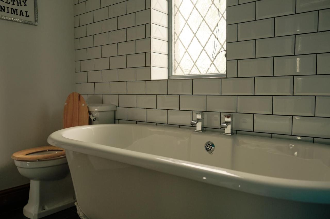 Modern Spacious House - Sleeps 16, Free Parking, Sun Terrace Nuneaton Eksteriør billede