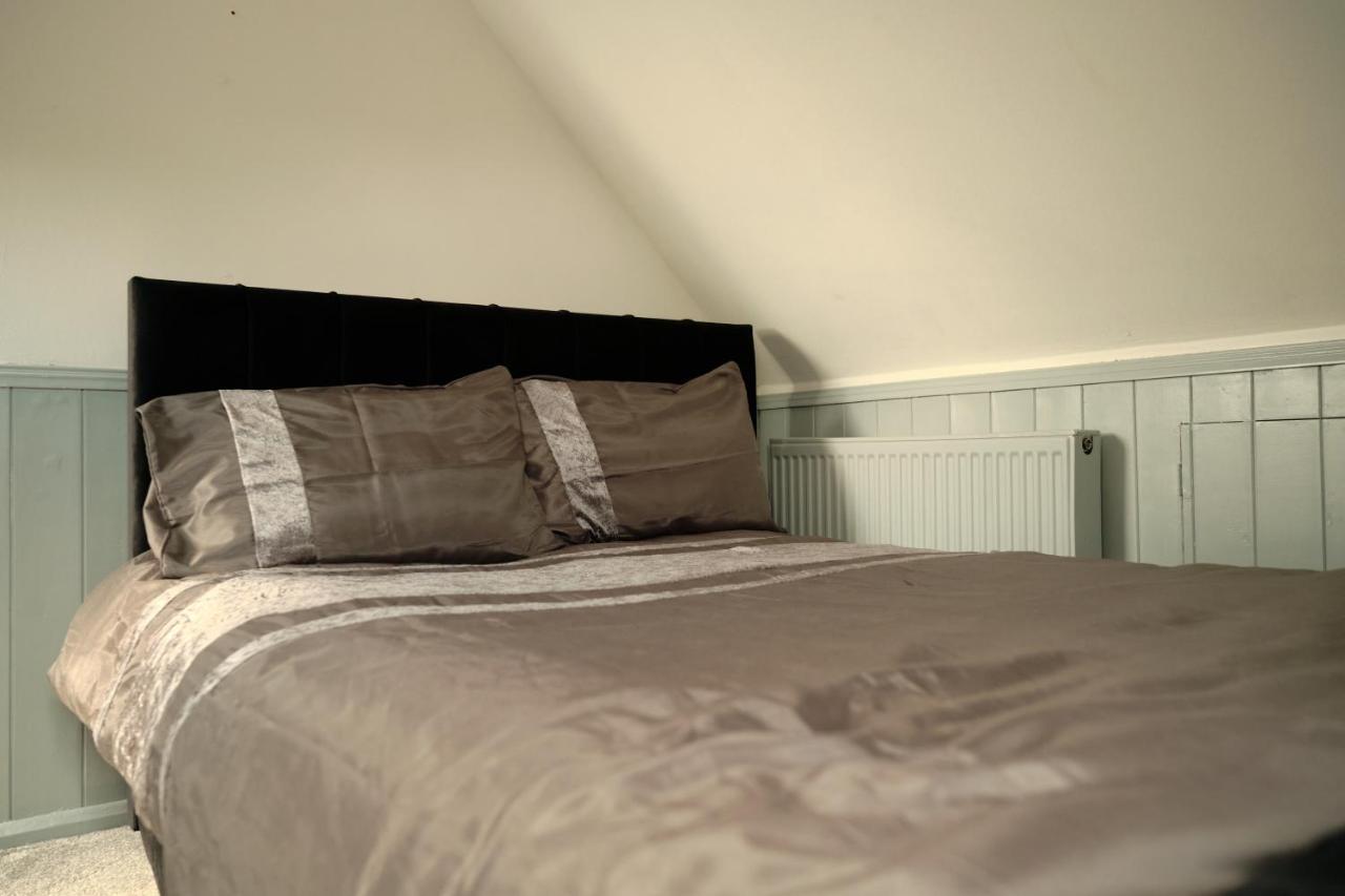 Modern Spacious House - Sleeps 16, Free Parking, Sun Terrace Nuneaton Eksteriør billede
