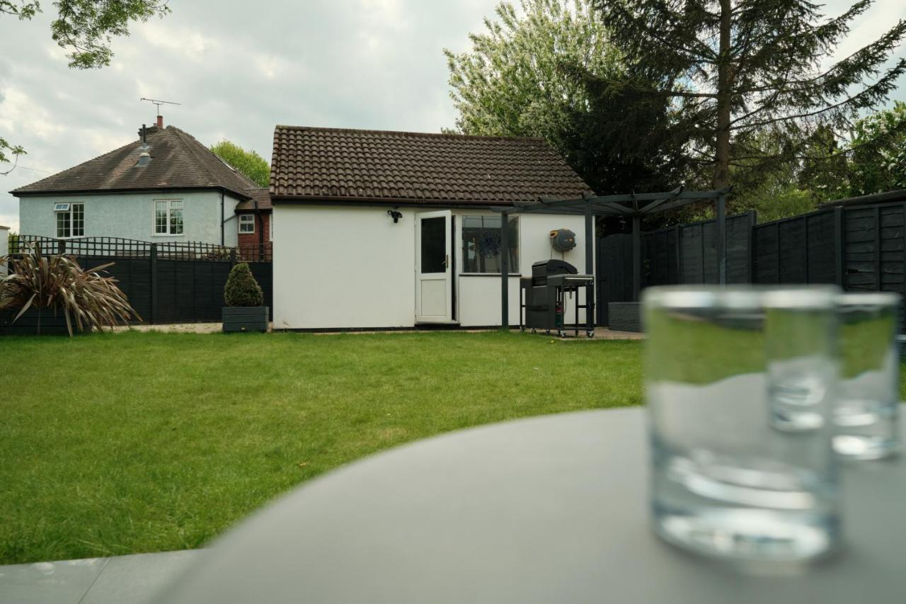 Modern Spacious House - Sleeps 16, Free Parking, Sun Terrace Nuneaton Eksteriør billede