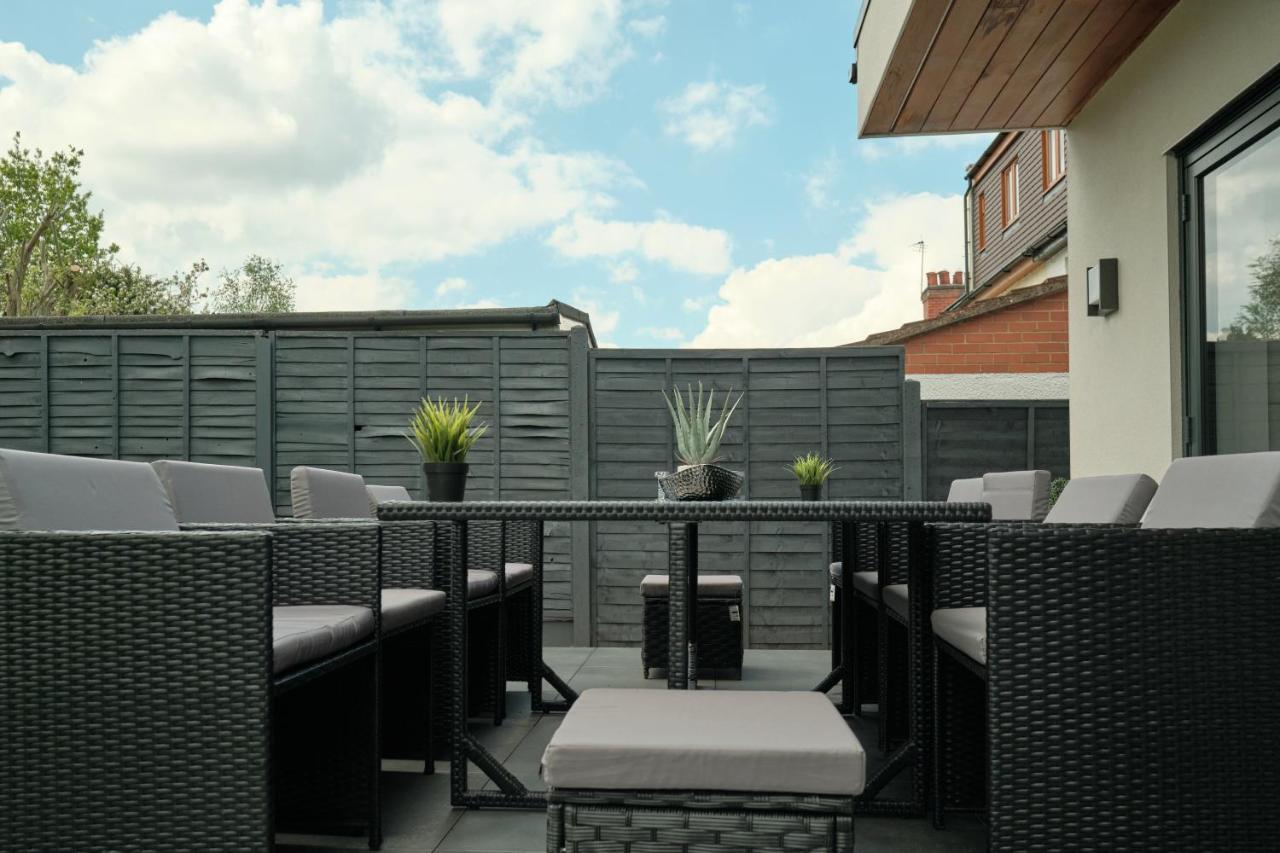 Modern Spacious House - Sleeps 16, Free Parking, Sun Terrace Nuneaton Eksteriør billede