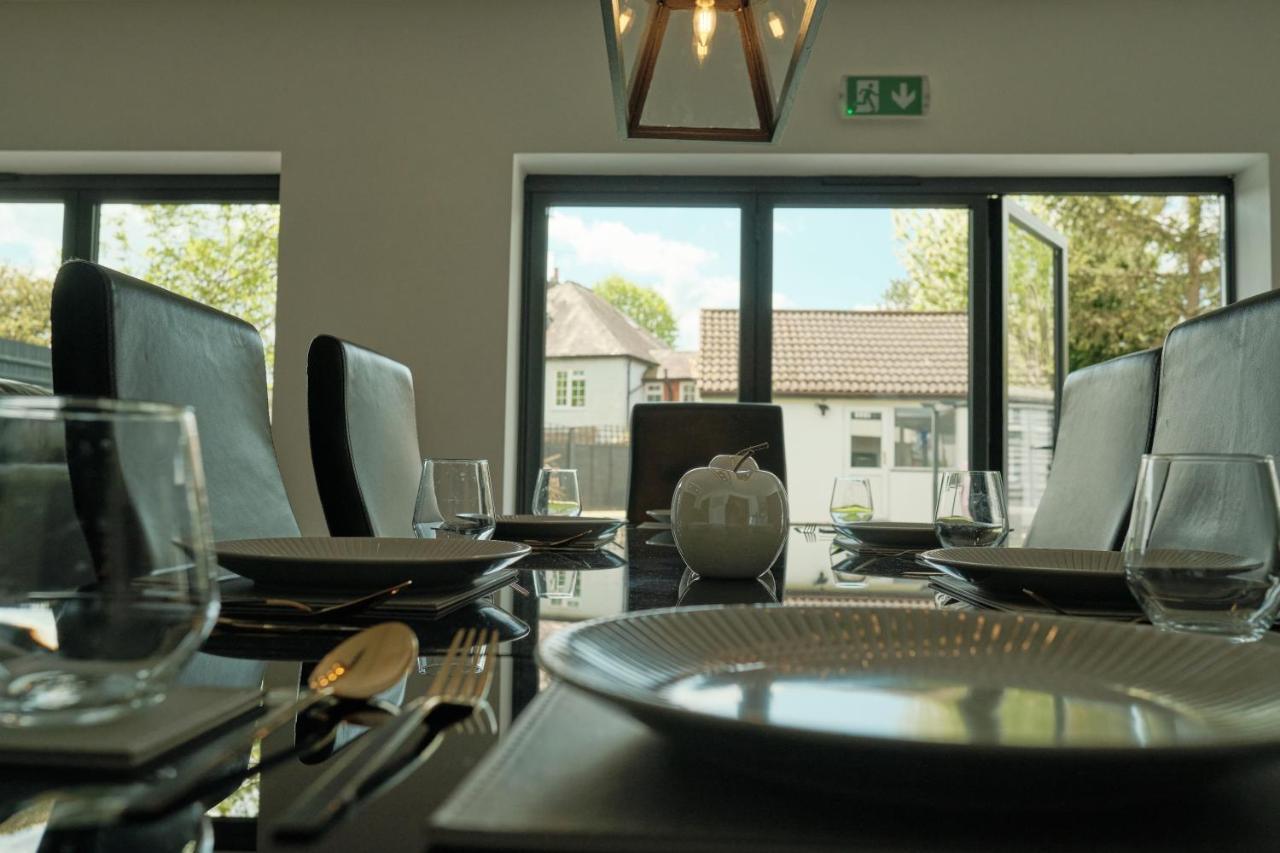 Modern Spacious House - Sleeps 16, Free Parking, Sun Terrace Nuneaton Eksteriør billede
