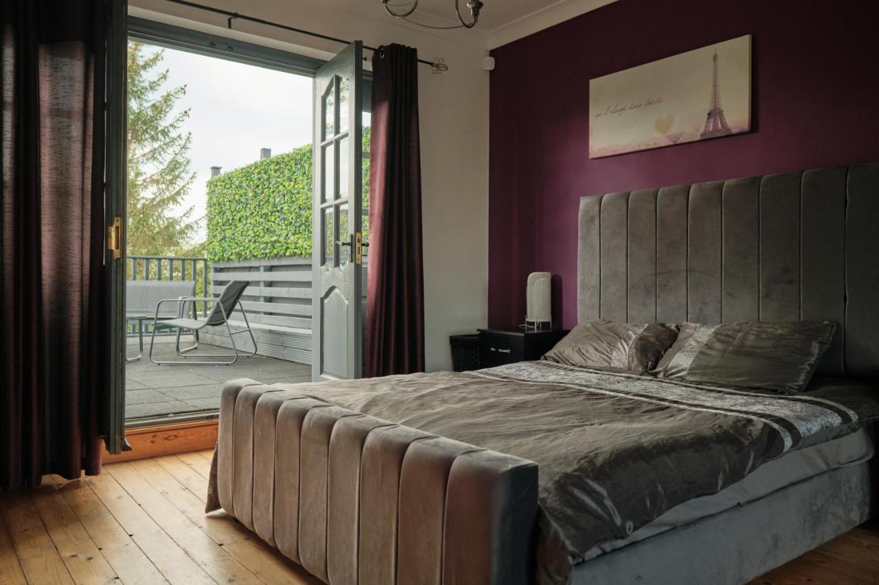Modern Spacious House - Sleeps 16, Free Parking, Sun Terrace Nuneaton Eksteriør billede
