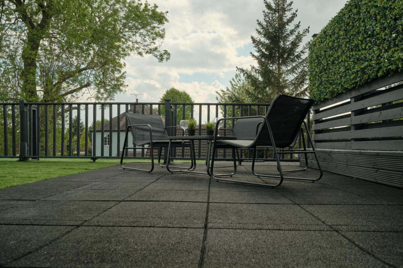 Modern Spacious House - Sleeps 16, Free Parking, Sun Terrace Nuneaton Eksteriør billede