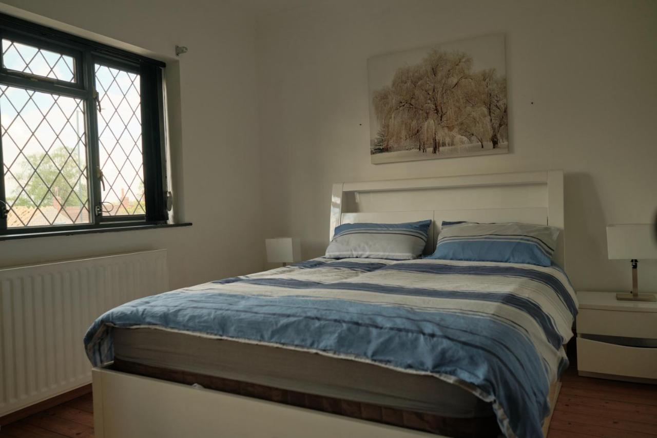 Modern Spacious House - Sleeps 16, Free Parking, Sun Terrace Nuneaton Eksteriør billede